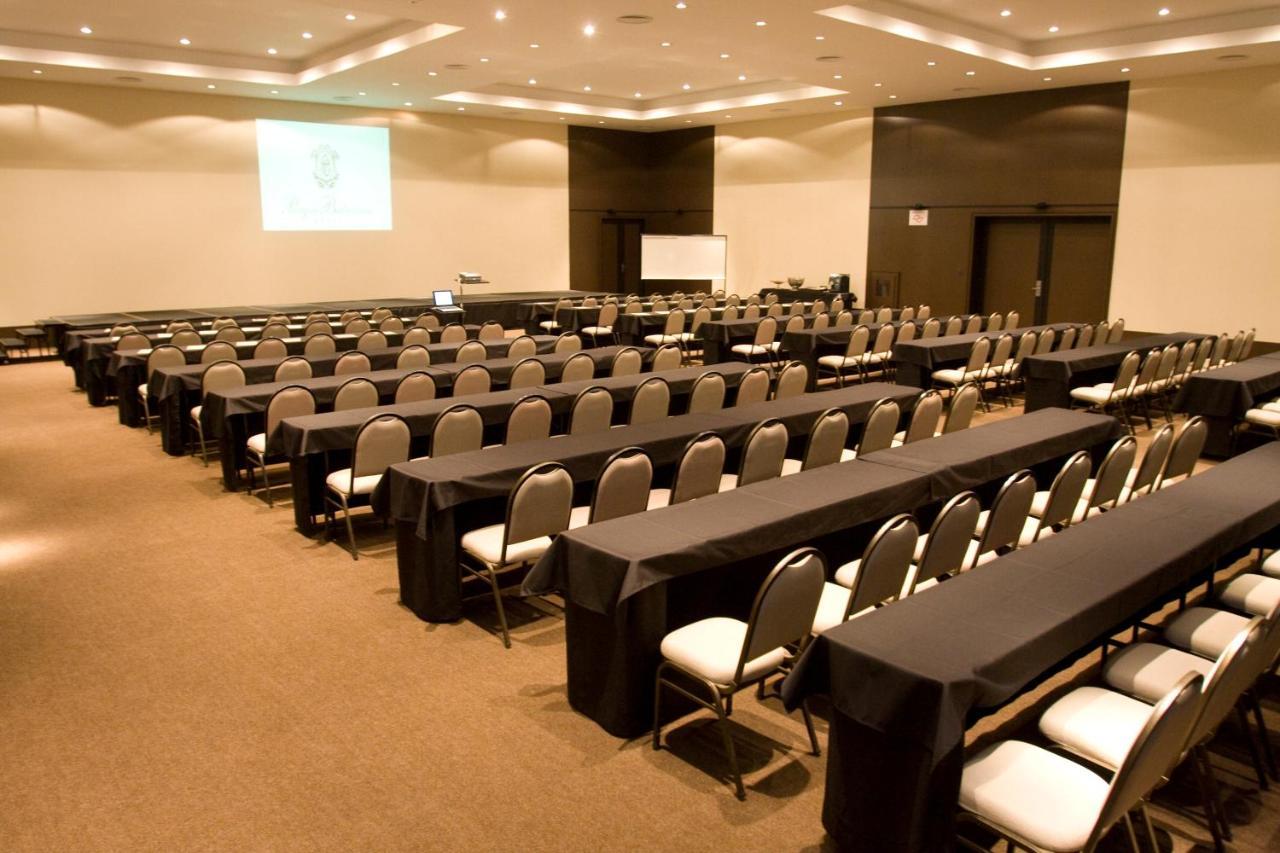 Parque Balneario Hotel Santos By Castelo Itaipava מראה חיצוני תמונה A typical conference room
