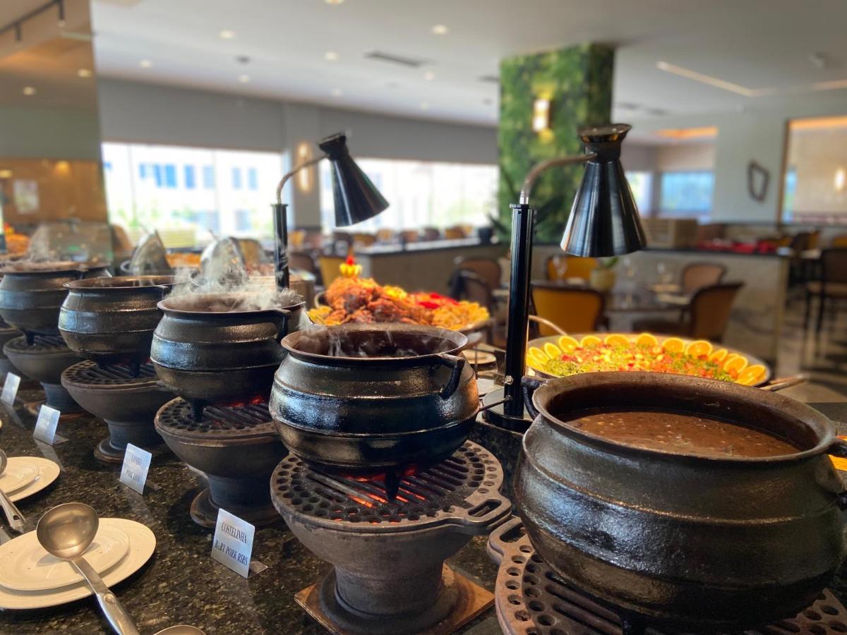 Parque Balneario Hotel Santos By Castelo Itaipava מראה חיצוני תמונה A buffet at a hotel