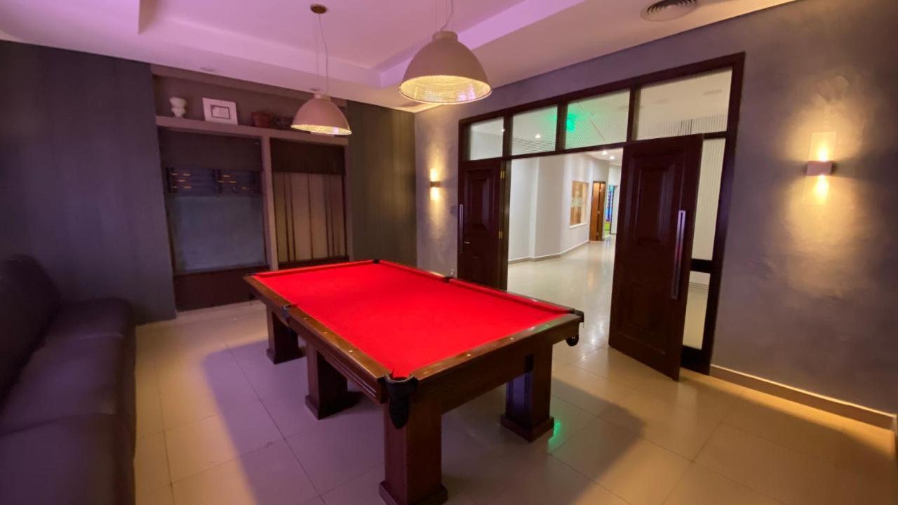 Parque Balneario Hotel Santos By Castelo Itaipava מראה חיצוני תמונה A pool table at the hotel