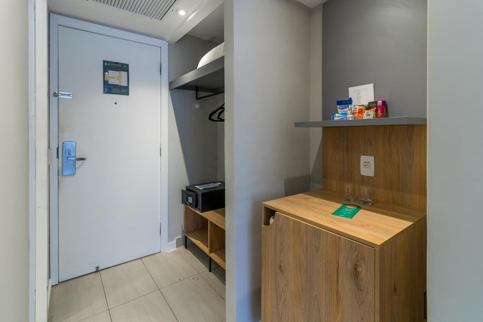 Parque Balneario Hotel Santos By Castelo Itaipava חדר תמונה A room at the hotel