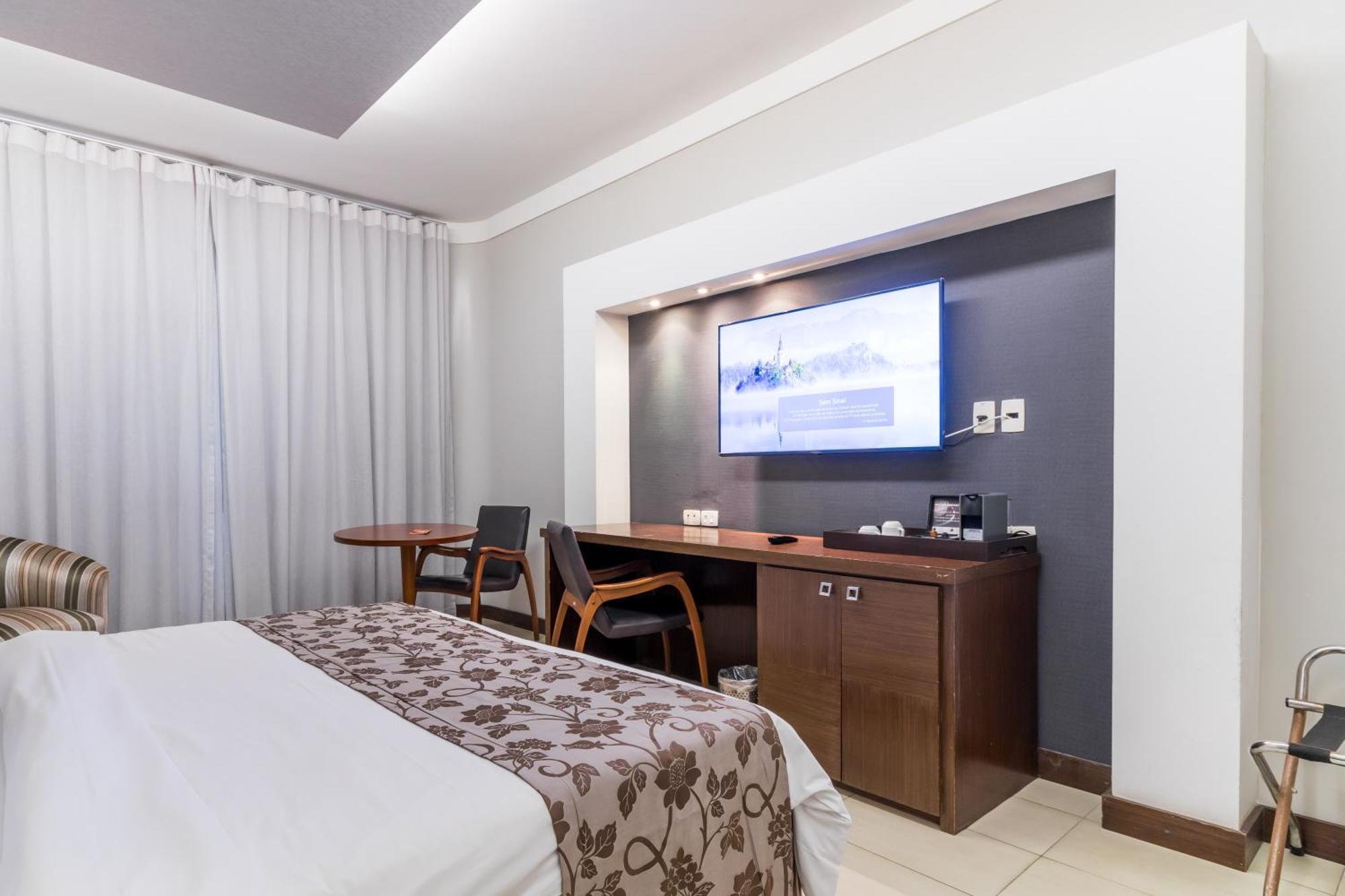 Parque Balneario Hotel Santos By Castelo Itaipava חדר תמונה A room at the hotel