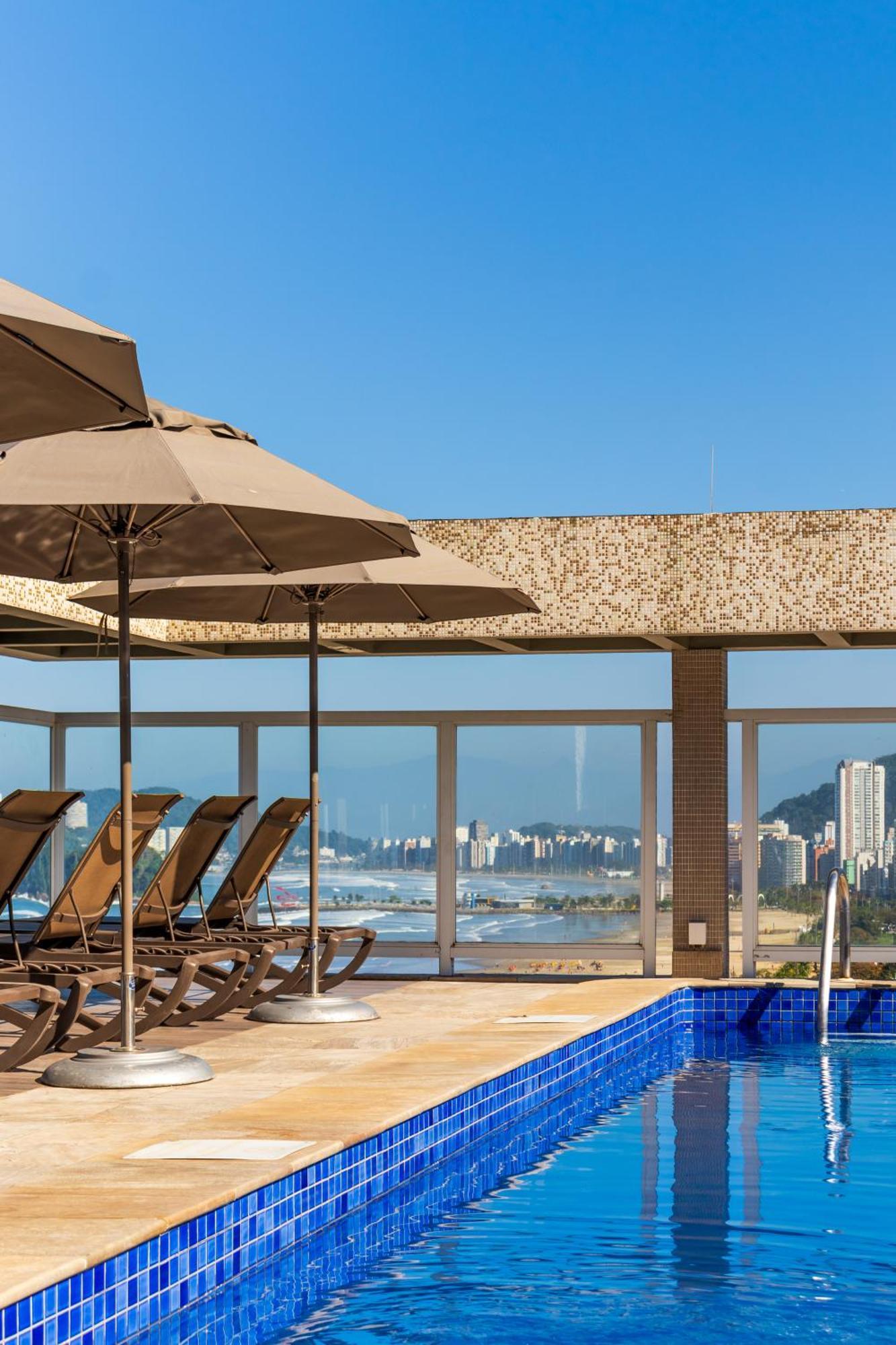 Parque Balneario Hotel Santos By Castelo Itaipava מראה חיצוני תמונה The rooftop pool at the hotel