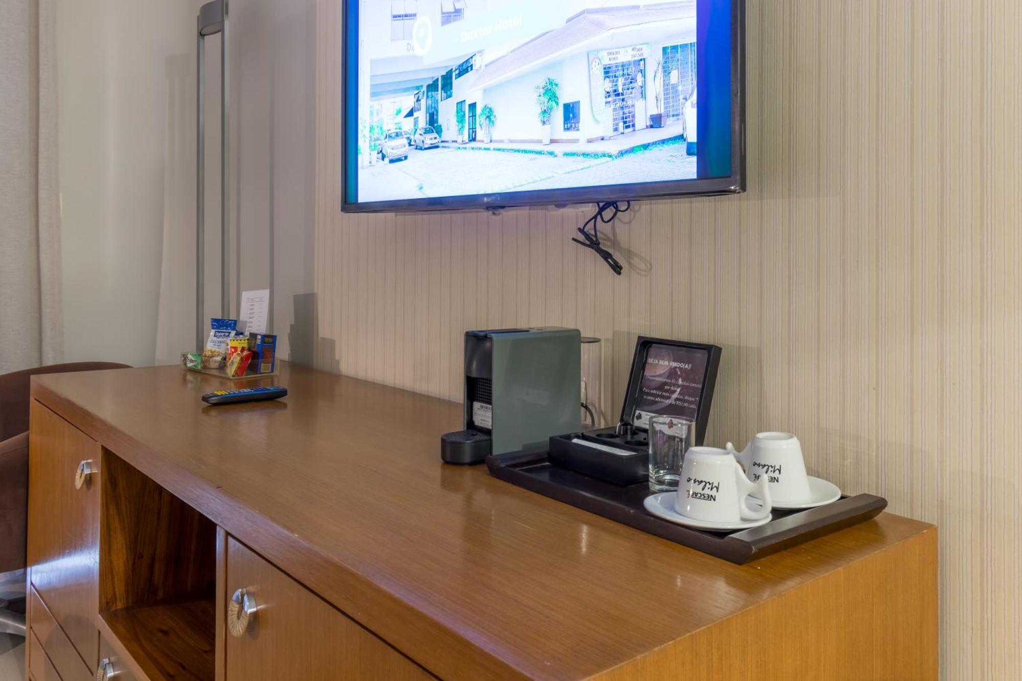 Parque Balneario Hotel Santos By Castelo Itaipava חדר תמונה A Nespresso machine in a hotel room