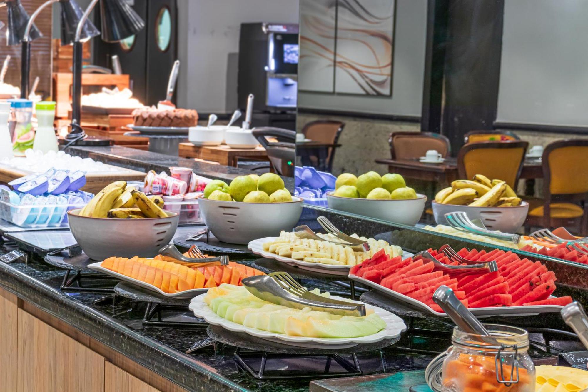 Parque Balneario Hotel Santos By Castelo Itaipava מראה חיצוני תמונה Fruit buffet